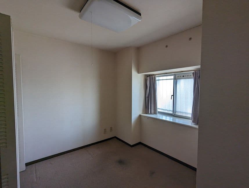 中古マンションのリノベーション前の洋室