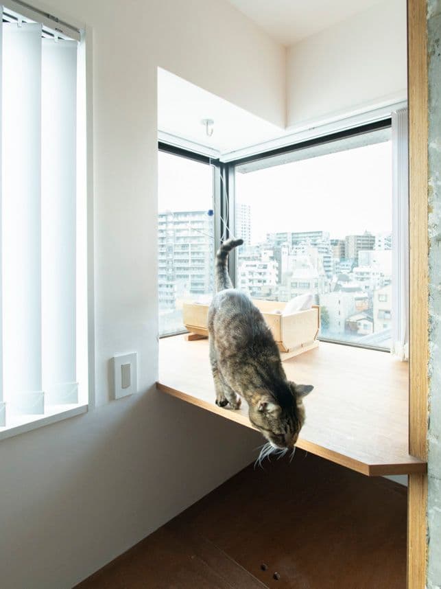 中古マンションのリノベーション後のベッドの窓辺